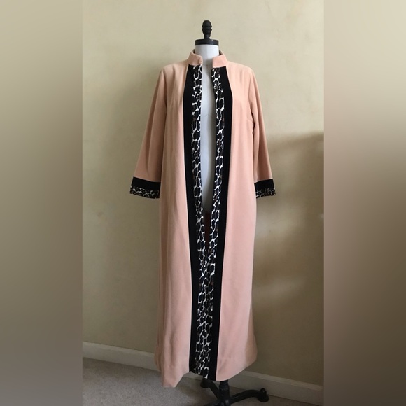 Vintage Vanity Fair House Coat - Picture 4 of 8